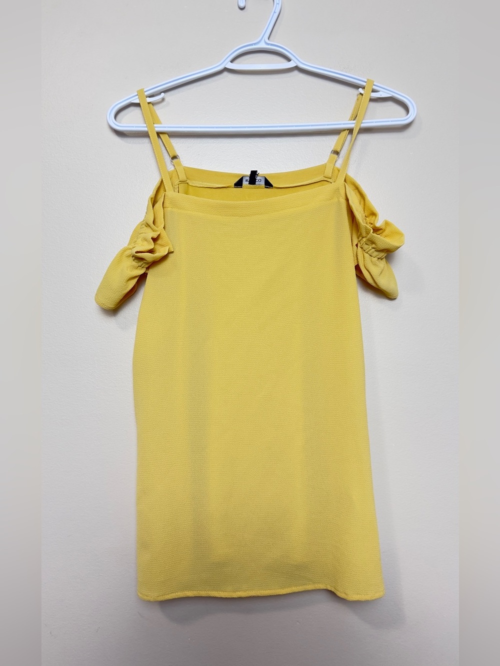 RW&CO Yellow Cold Shoulder Blouse XS Sleeveless Ruffle Strap Top NWT - Picture 2 of 7
